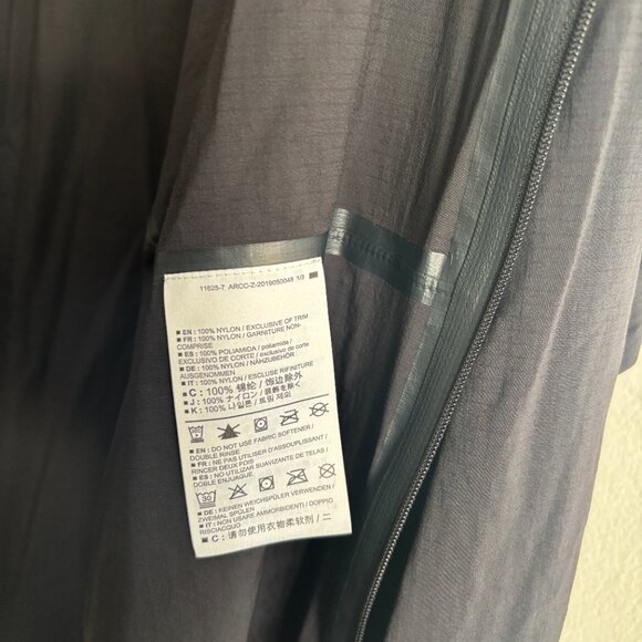 Arc’teryx Veilance Black Demlo Jacket - Large (Lightweight, packable) - Picture 9 of 10